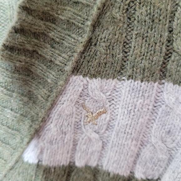 AMERICAN EAGLE OUTFITTERS Vintage V-NECK Olive Stripe Sweater Small - Picture 3 of 6